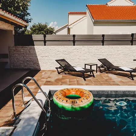 Nola Vila