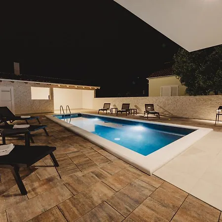 Nola Vila Vodice